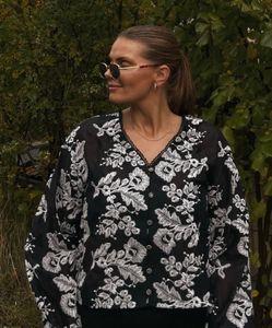 Hovedbilde Secrets By B Julia Bluse ...